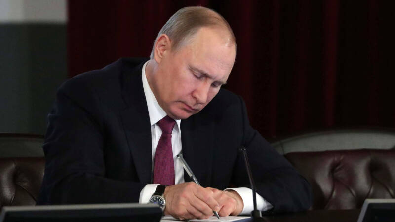 Путин разрешил возврат ранее отобранных водительских прав бойцам СВО